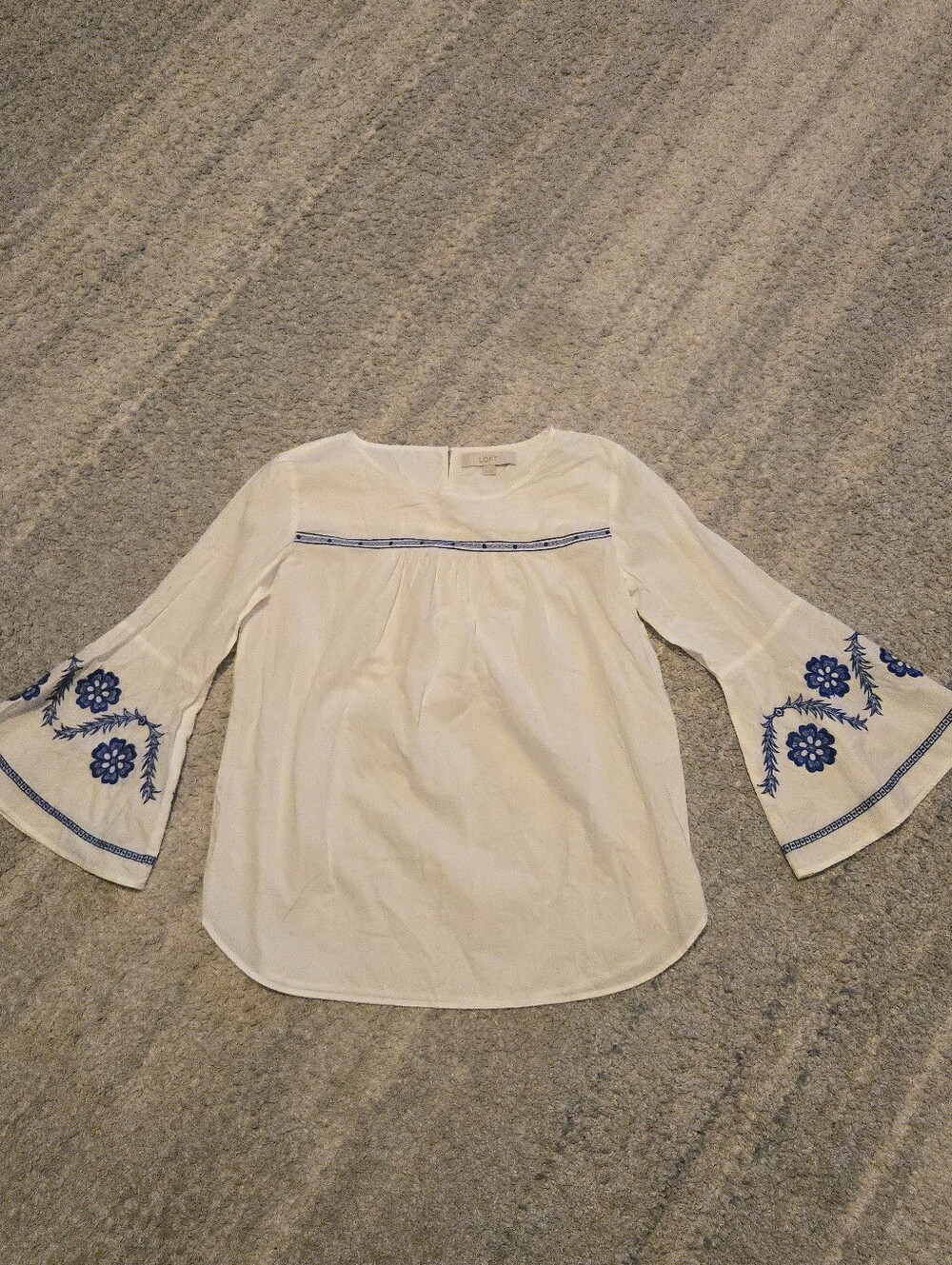 LOFT White Blue Embroidered Bell Sleeve Blouse Top XS Floral Boho Cotton Shirt